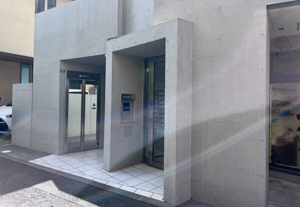WELL PILATES保谷店が入るVENTOの建物入口（店舗は401号室）