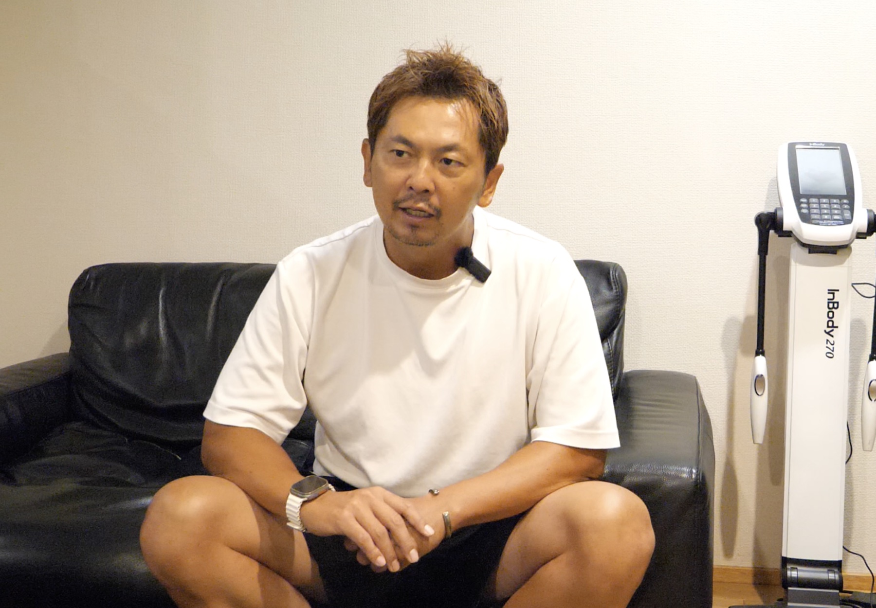 東京・六本木のDisport Worldで取材に応じる岡本隼人さん