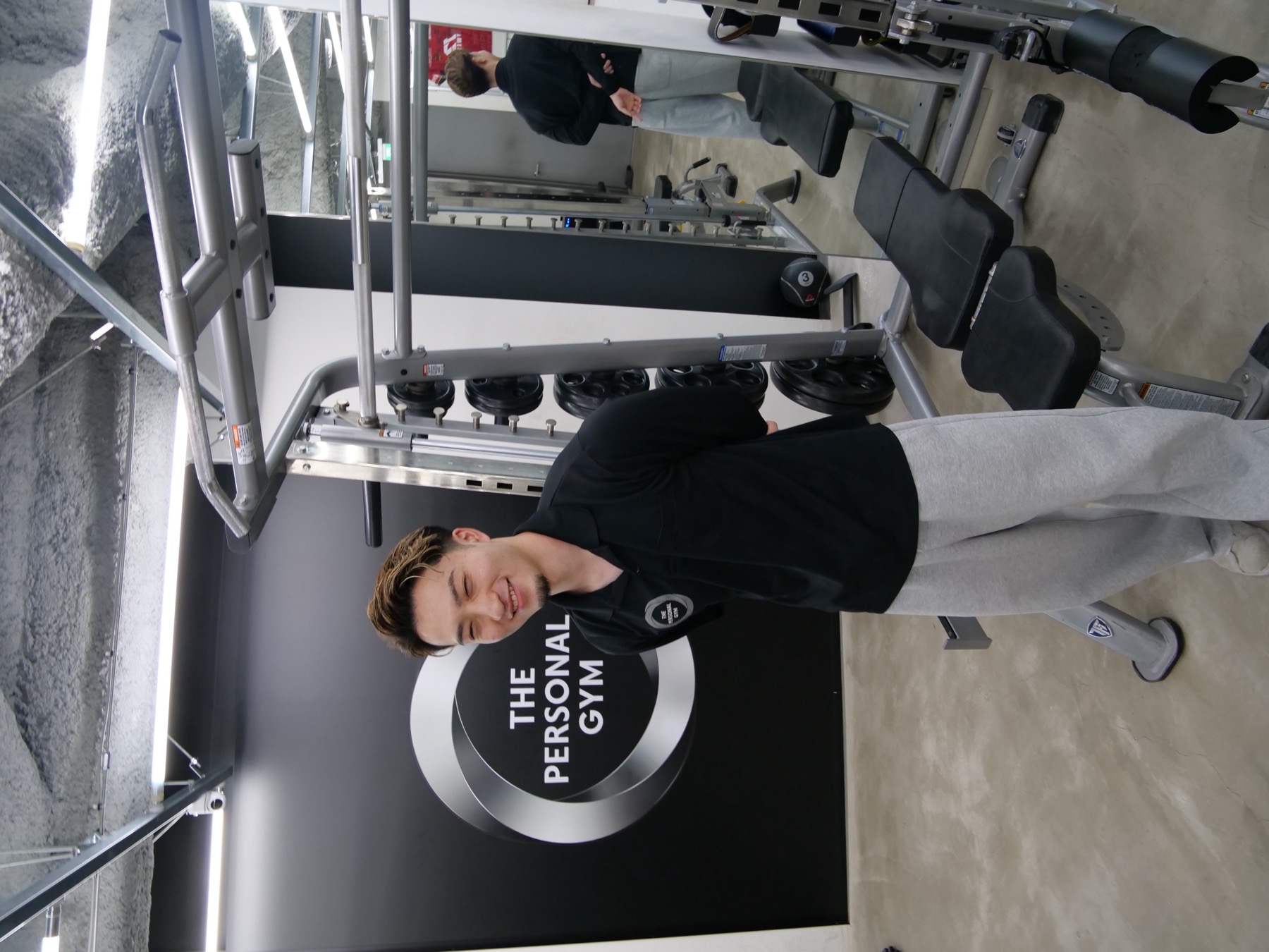 THE PERSONAL GYM新宿御苑店で笑顔を見せる豊野さん