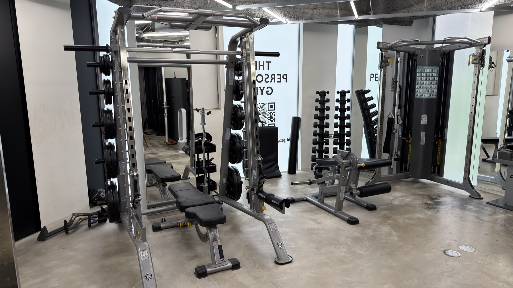 THE PERSONAL GYM新宿御苑店のトレーニングマシン