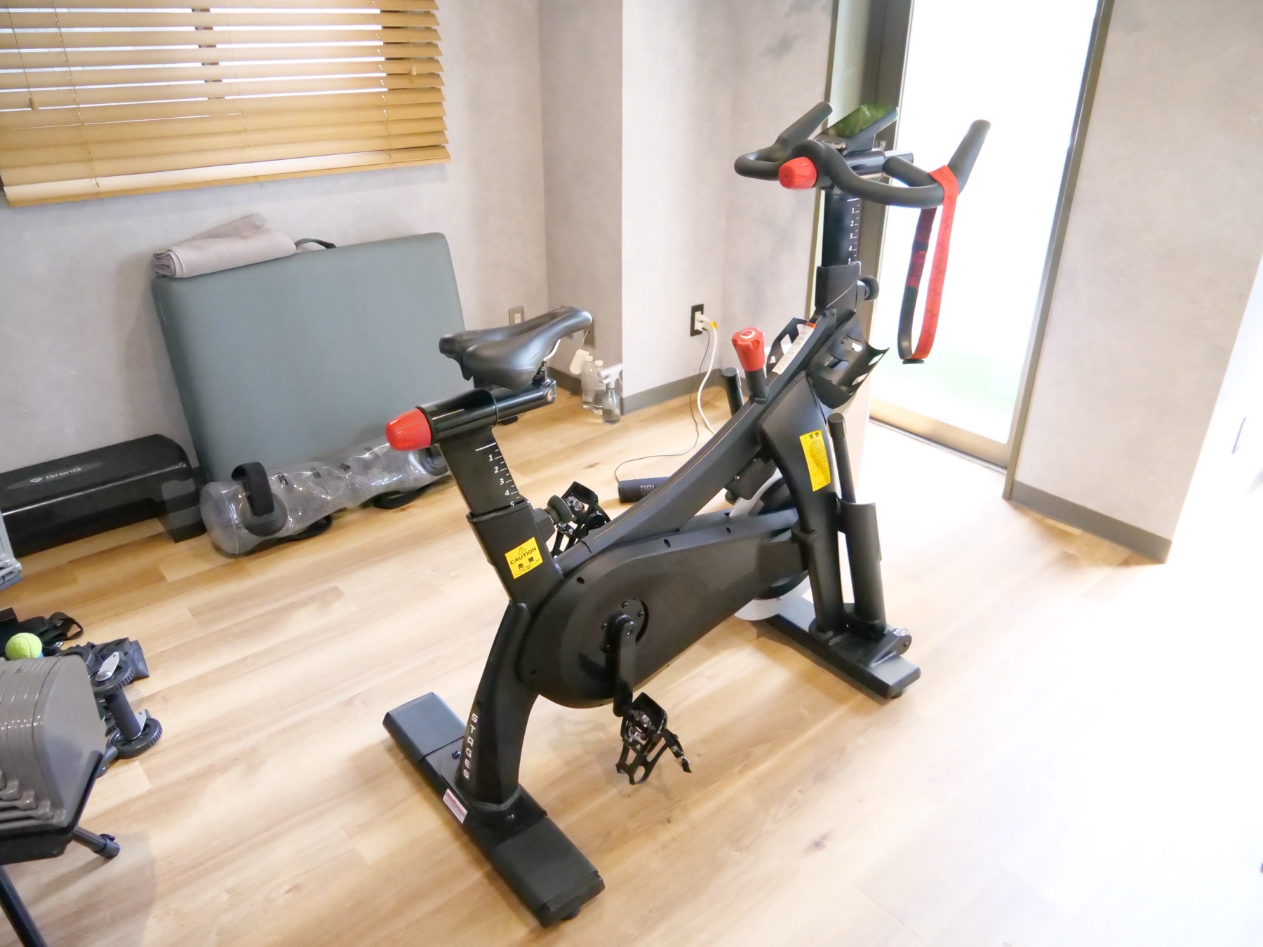 Warp private gymに設置された有酸素運動用のバイク